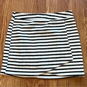 Skies are Blue Stripe Skirt  Black and White NWOT